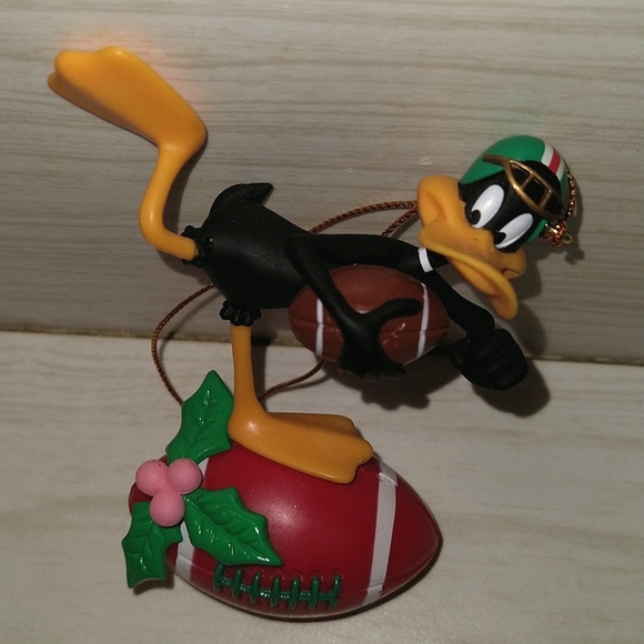 Vintage 1997 Daffy Duck Football Happy Holidays Ornament - Picture 4 of 4
